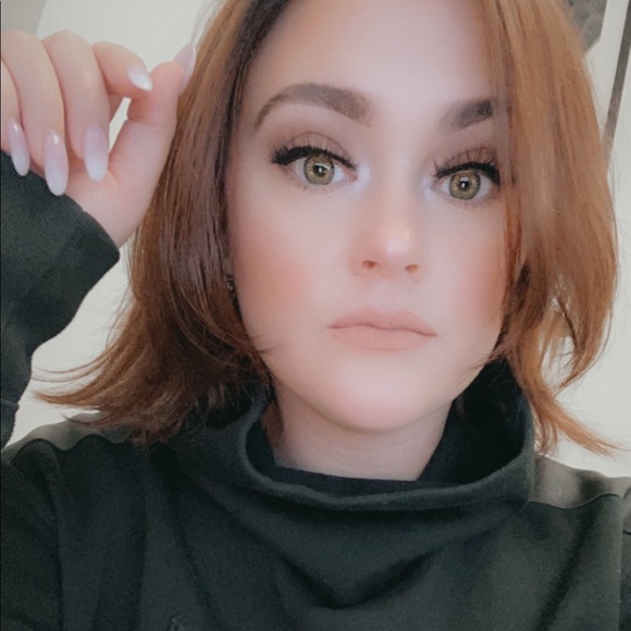 Meet your Posher, Heather ☘️ - Picture 1 of 1